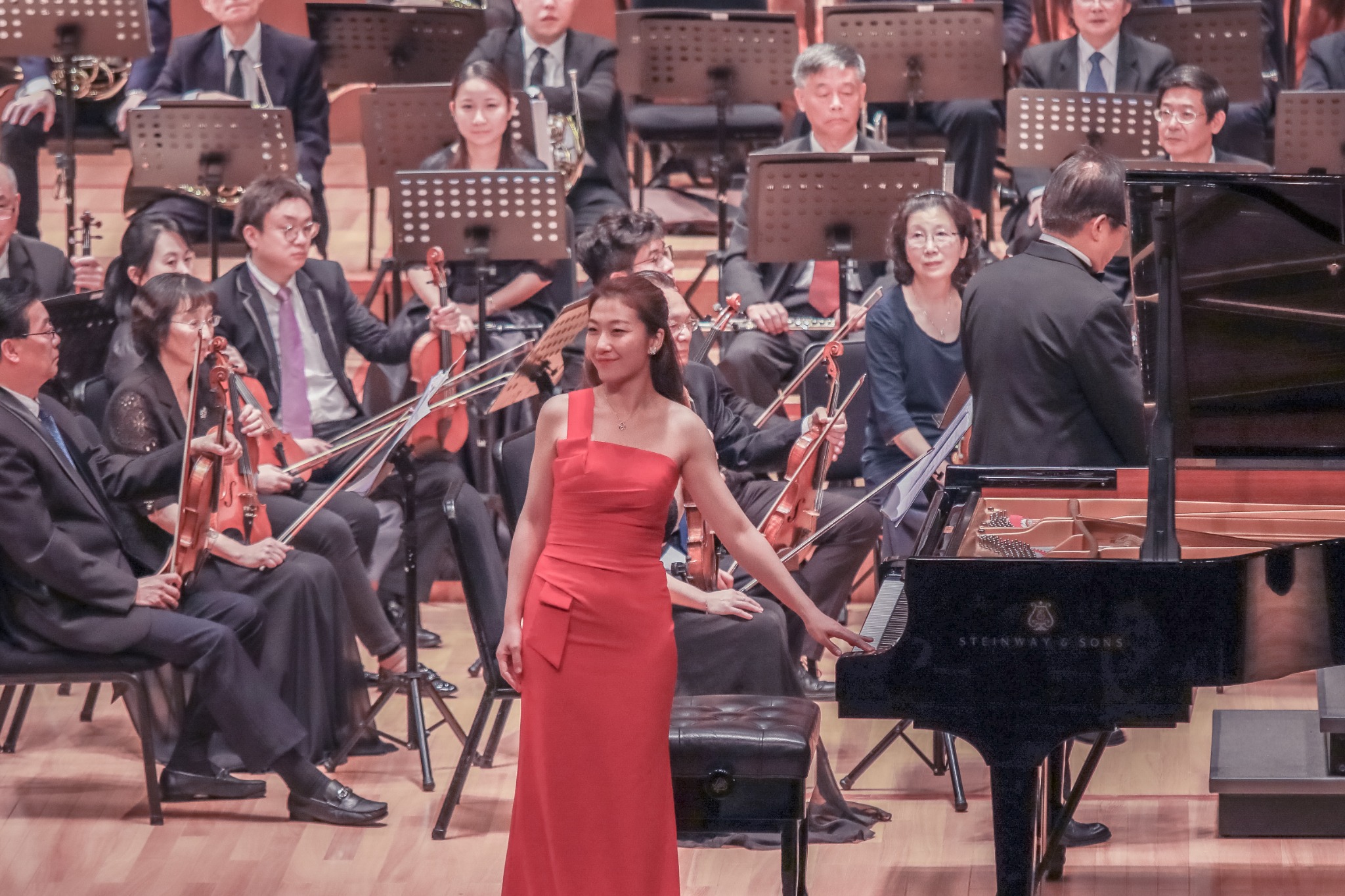 Hewen Ma on stage with orchestra
